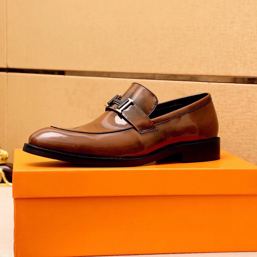 Men's shoes 💰460 💐 Product trademark: HERMES "Hermès" casual leather shoes Regular size: 38-44 (45🉑️customized) Product materials: Selected imported first-layer open edge bead upper + classic hardware buckle, imported water-dyed 🐂 cowhide lining. Strong three-dimensional visual effect, combined outsole Color: 2⃣️colors available